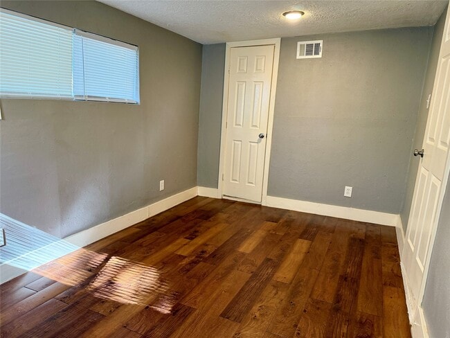 Photo - 4727 Eppes St