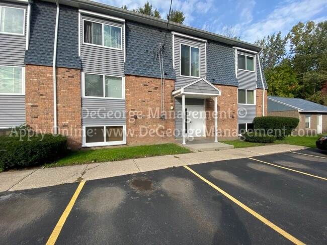 Woodside Court Apartments