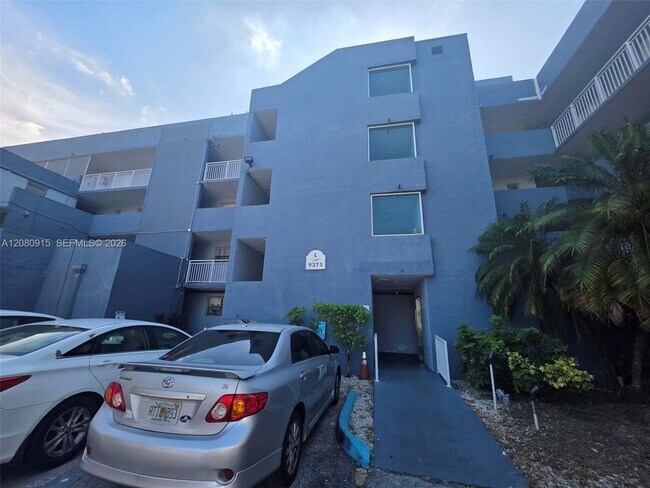 Building Photo - 9375 Fontainebleau Blvd Unit L311