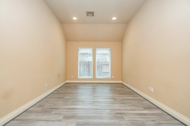 Photo - 2911 Village Brook Ln