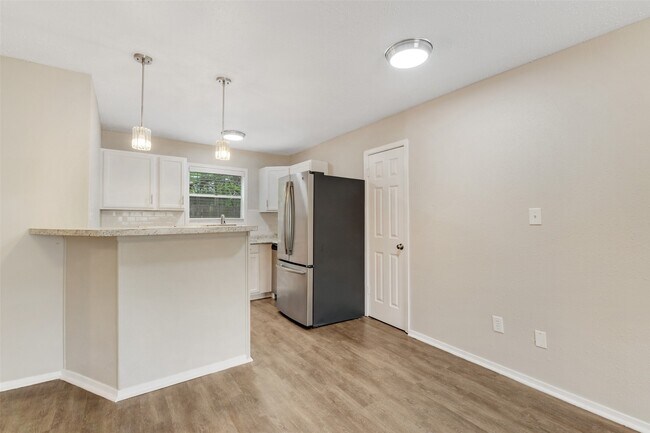 Photo - 1520 Broadmoor Dr Unit D