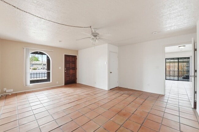 Photo - Maintained Mesa rental offering comfort, convenience, and easy access to everything the East Vall...