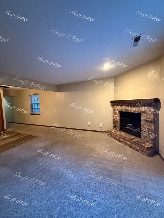 Photo - 539 NE Churchill St