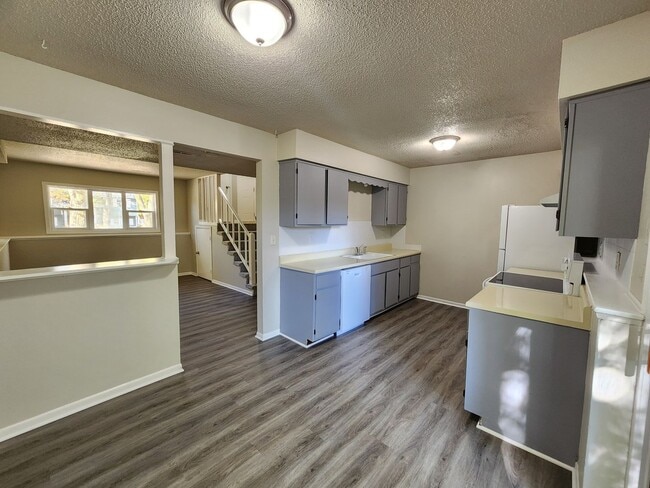 Photo - 3 Bedroom 1 Bath Duplex