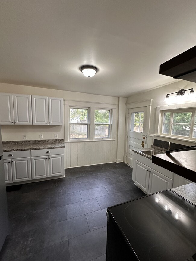 Photo - 910 S Main St