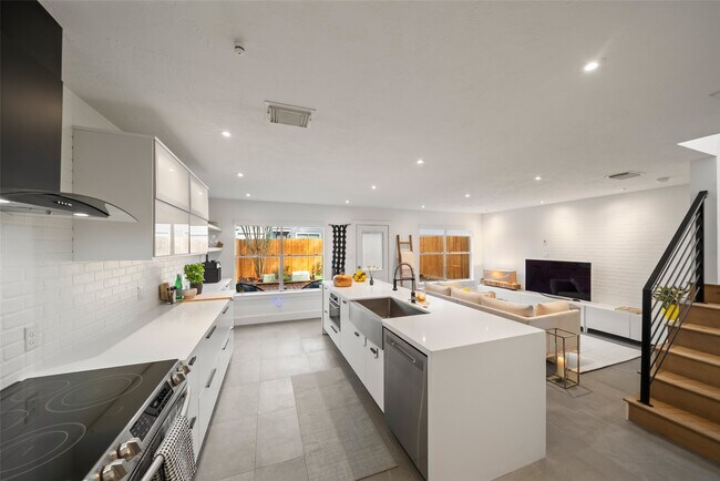 Photo - 258 Sentry Maple Pl