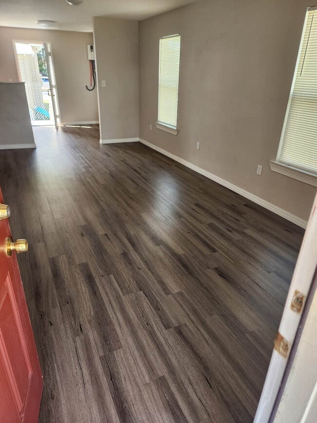 Photo - 638 W Jackson St