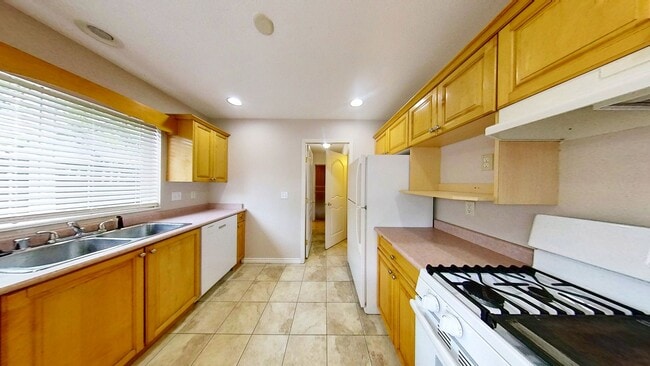 Photo - RENT SPECIAL! $500 OFF OF FIRST MONTH! 3 Bedroom, 2.5 Bath in the Cordata/Meridian Area!