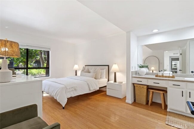 Photo - 22100 Burbank Blvd Unit 106A