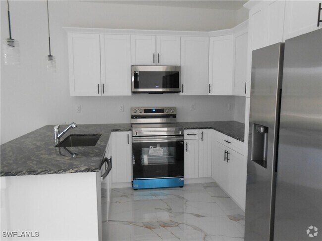 Building Photo - 1145 Antonio St E Rental