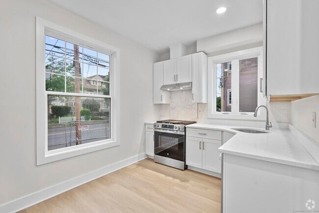 Building Photo - 1546 Chapel St Unit 1 Rental