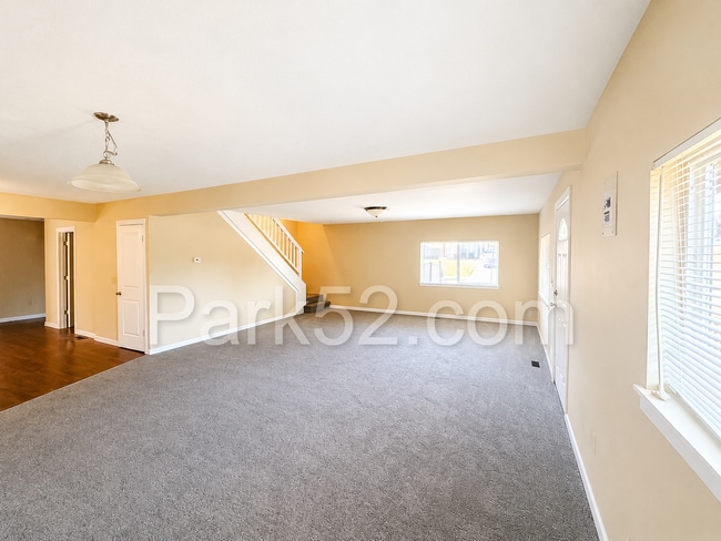 Photo - 5502 27th St NE