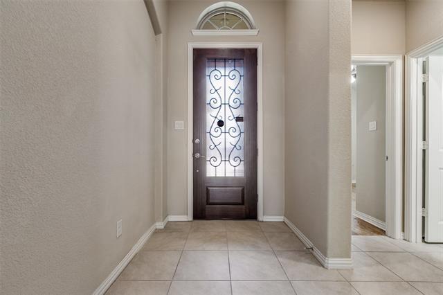 Photo - 704 Thetford Ln