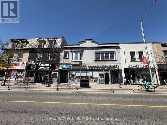 Photo - 938 Bloor St W