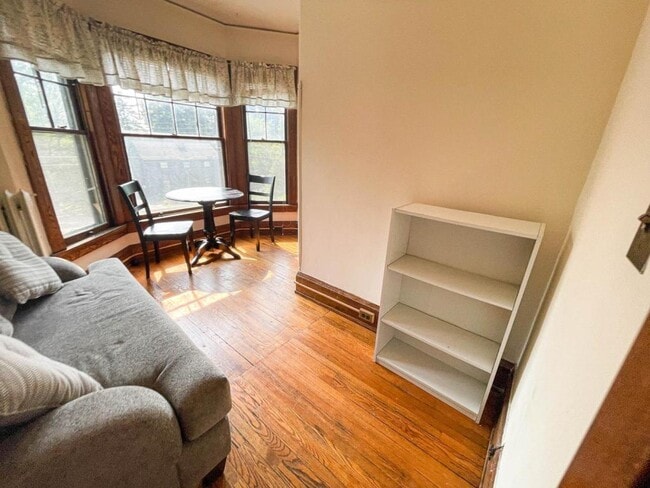 Photo - 207 Kelvin Pl