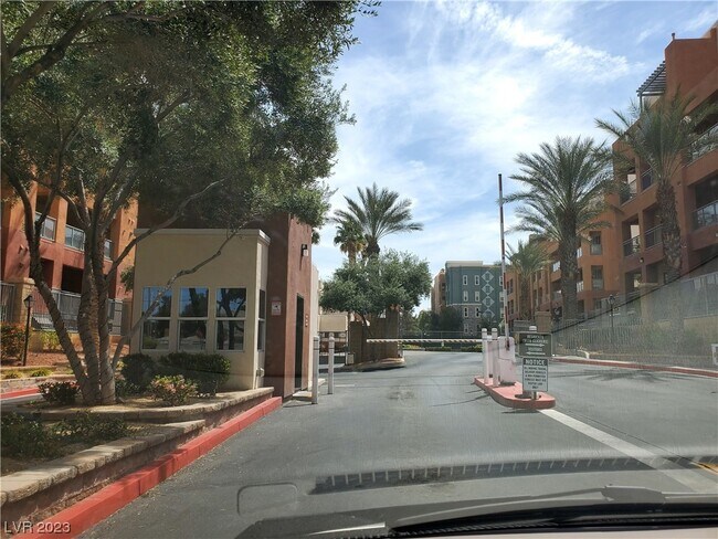 Photo - 47 E Agate Ave