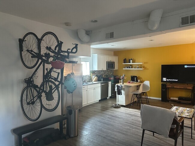 Photo - 2322 W Belmont Ave Unidad CH