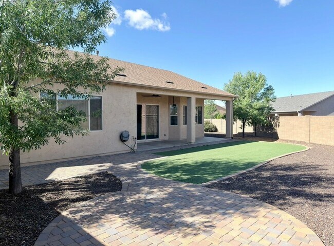 6096 Laguna Ln