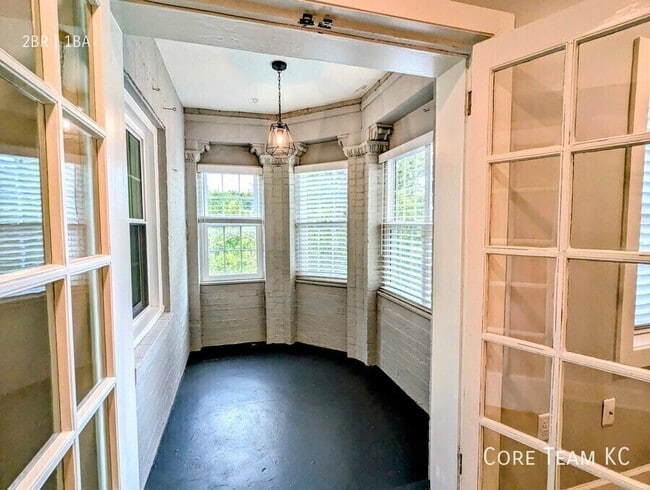 Photo - 920 Ward Pkwy Unit 3