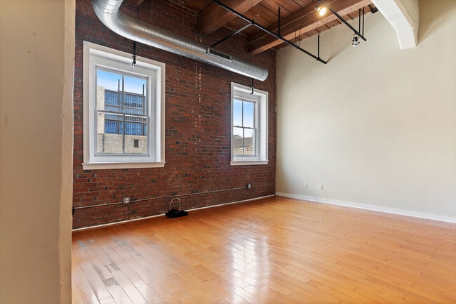 Building Photo - 1010 Arch St Unit #706