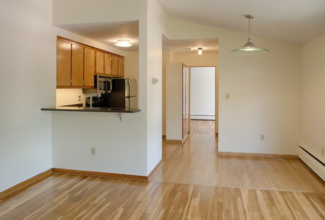 Photo - Midland Manor Apartments