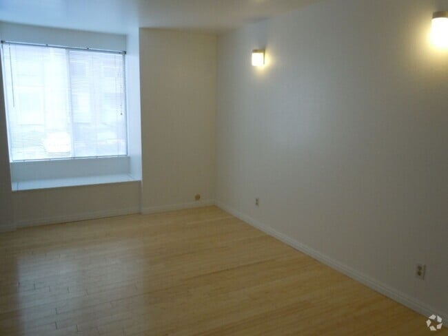 Building Photo - Foothill Condo Unit #321