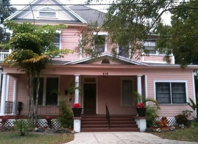 Building Photo - 216 S Cedar Ave Unit 5