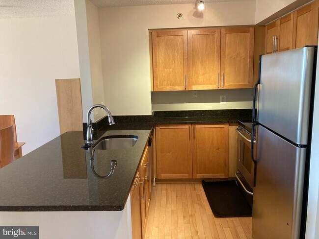 Photo - 7500 Woodmont Ave Unidad S905