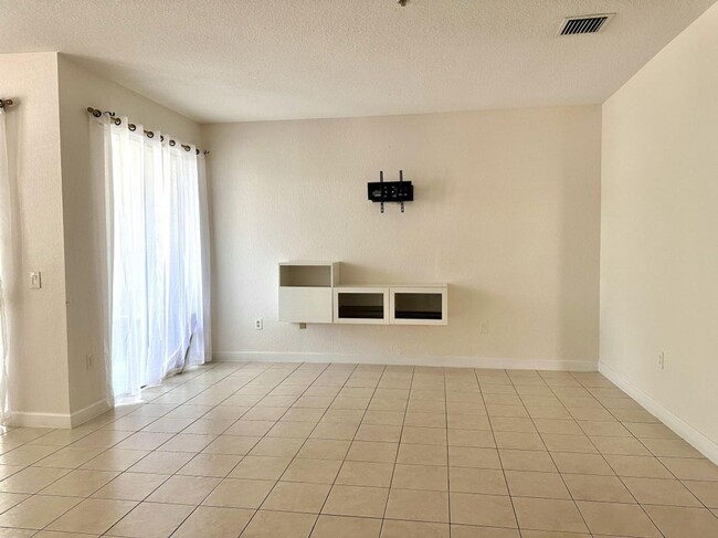 Photo - 1002 Shoma Dr