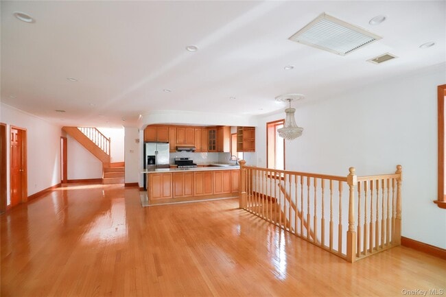 Photo - 69-73-73 185th St