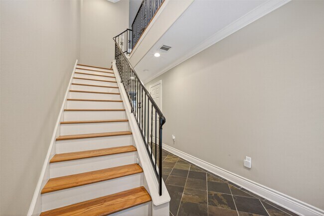 Photo - 1804 Tuam St