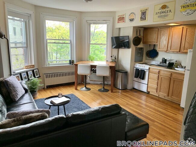 Building Photo - 33 Lancaster Terrace Rental