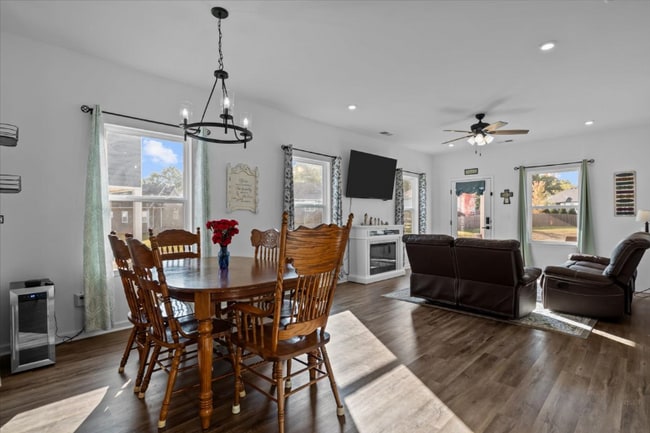 Photo - 1010 Village Ct