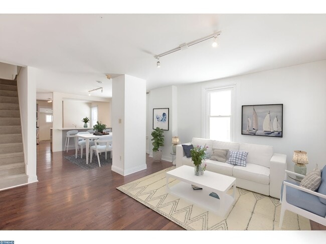 Renovated 4 Bedroom, 1.5 Bath House - Walk... - Renovated 4 Bedroom, 1.5 Bath House - Walk...