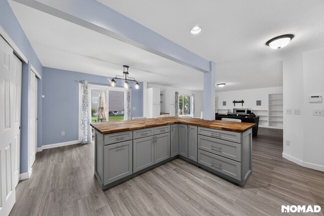 4290 Hunting Hawk Dr