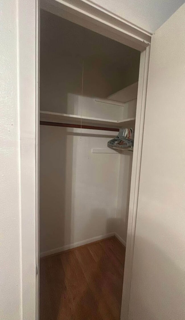 Building Photo - 223 Bay Colony Dr Unit Private room with private