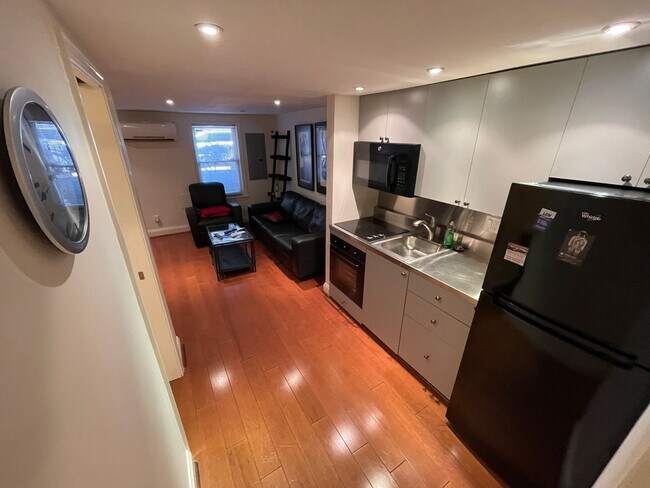 Photo - Fully Furnished English Basement near Capi...