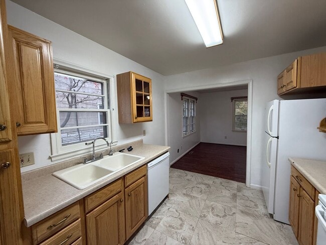 Photo - Two bedroom, One bathroom, Pet Friendly Ho...