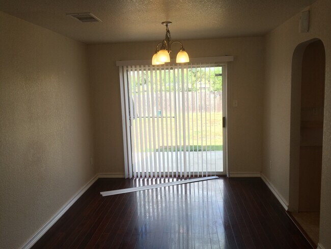 Photo - 6003 Ironmill Creek