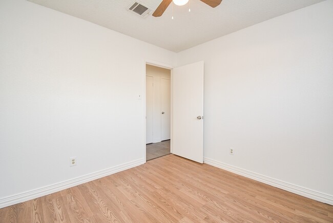 4906 E Orem Dr