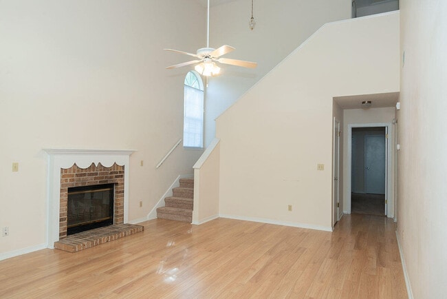Photo - 69 7th St