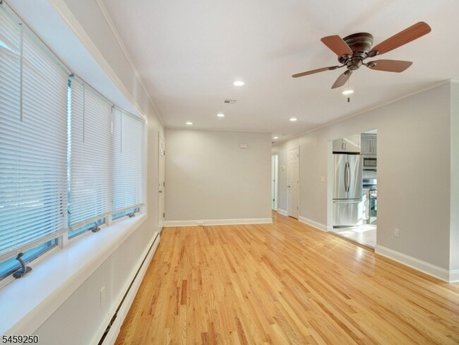 16 Amelia St