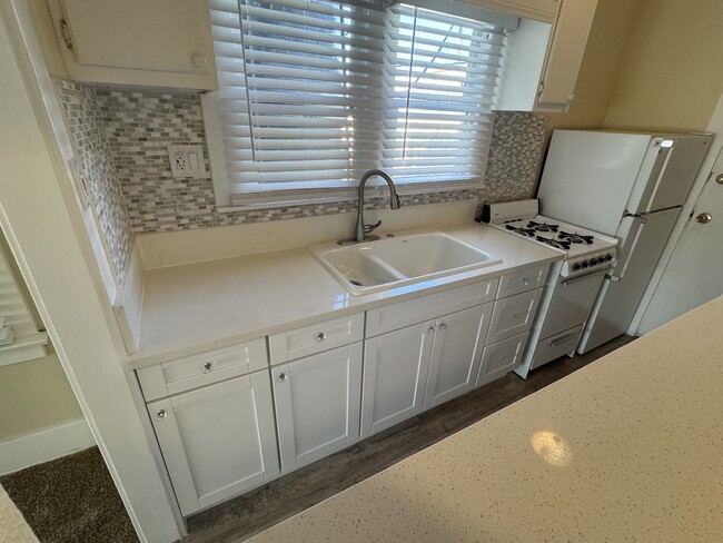 Newly renovated kitchen. - 1749 E 3rd St Casa Adosada