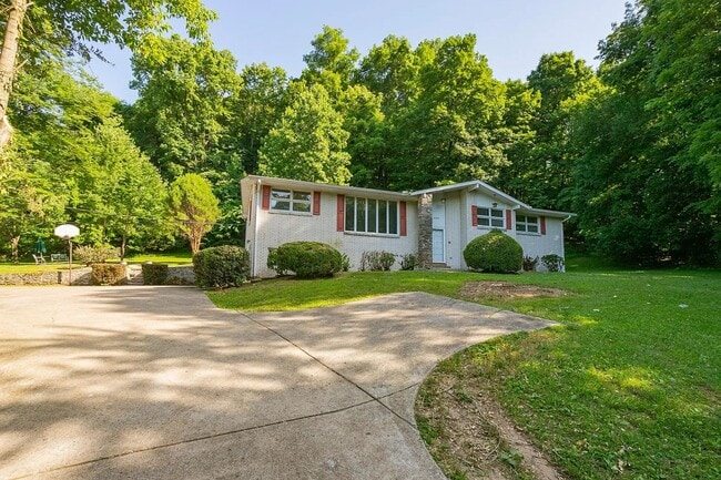 Photo - Brentwood Oasis: 3 Bed, 2 Bath Home on 5+ ...
