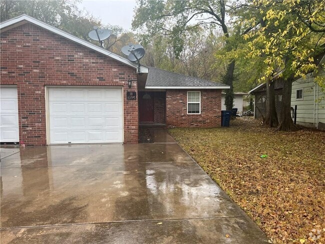 Building Photo - 605 E Tahlequah St Rental