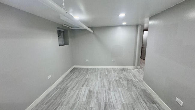 Building Photo - 5454 W Berteau Ave Unit B