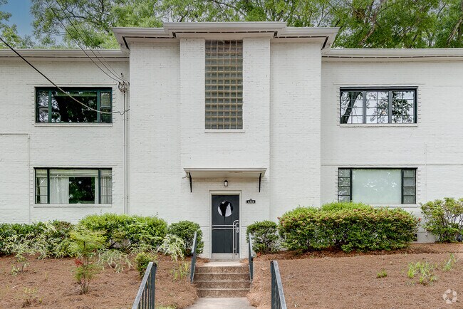 Building Photo - 1360 Briarwood Dr NE Unit 4 Rental