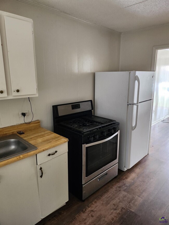 Photo - 1087 Booth Rd