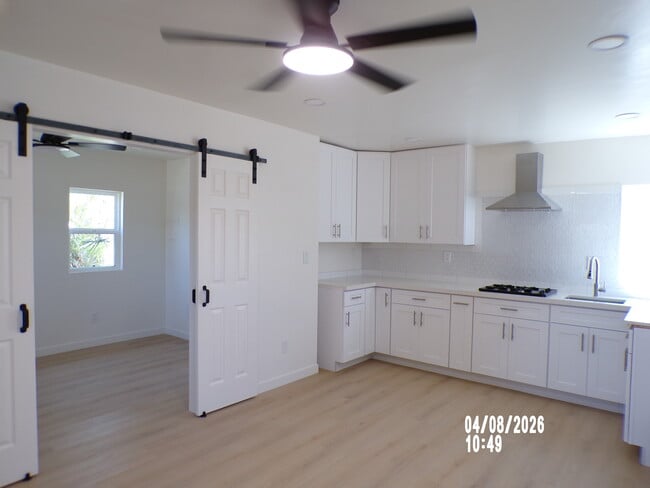 Building Photo - 2000 E 8th St