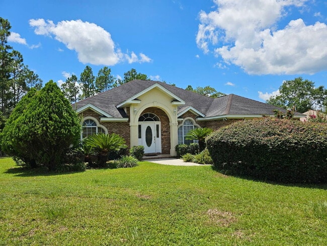 Building Photo - 4Br/2.5Ba Huge home with a sunroom